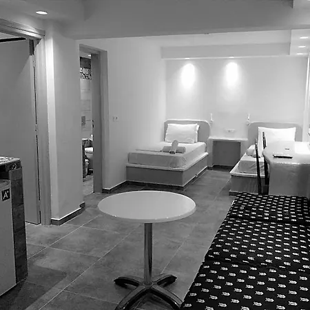 Lucia Otel Perissa (Santorini)